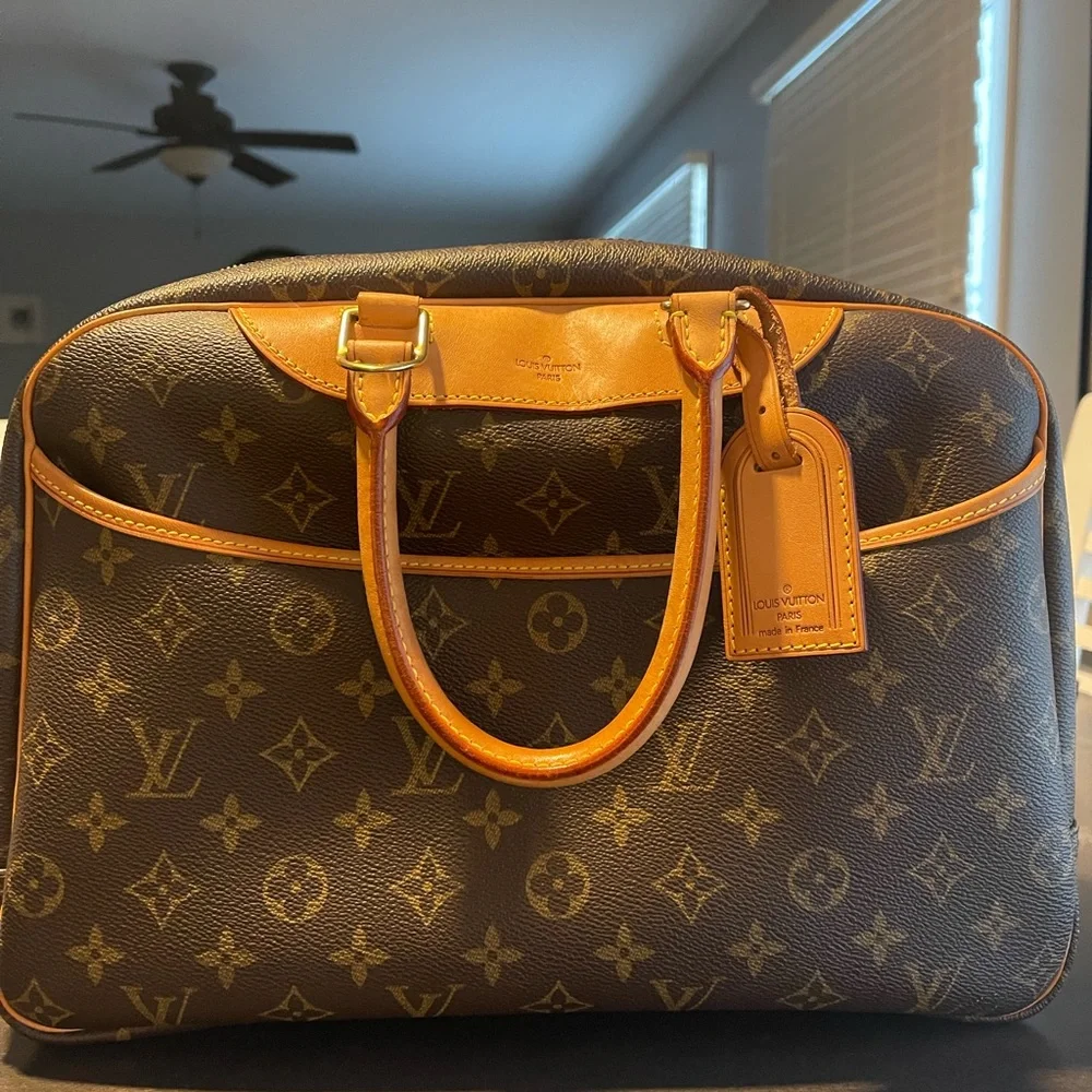 π Louis Vuitton Monogram Deauville Bag π - Picture 1 of 11